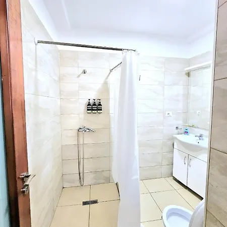 Pretty Smart * Tirana